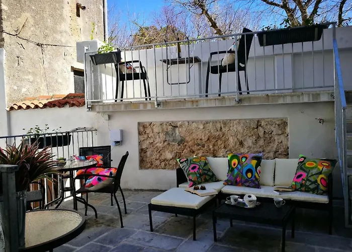 Cres Art Studio Lime Apartment